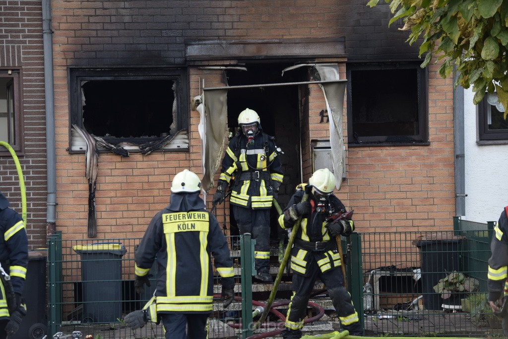 Feuer 2 Vollbrand Reihenhaus Roggendorf Berrischstr P112.JPG - Miklos Laubert